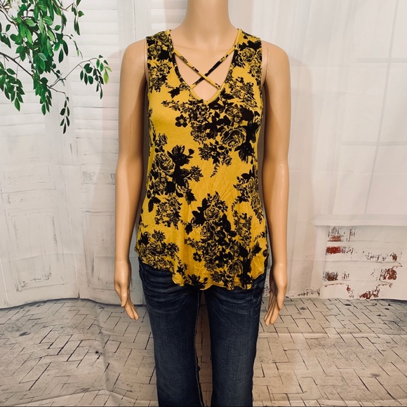 Discreet Tops - Discreet Floral Top